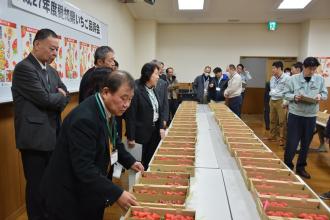 平成27年度愛知県いちご品評会審査風景