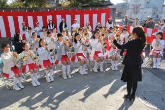 画像　市立東小学校金管バンド部によるオープニング演奏