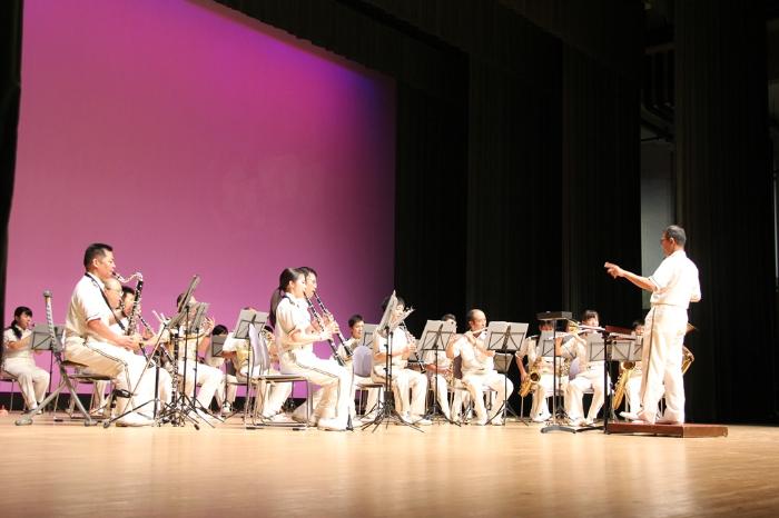 画像　愛知県警察音楽隊による演奏