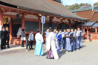 画像　ご祈祷を終えた特別祈祷者