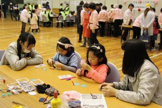 画像　佐屋高等学校家庭クラブのブース風景