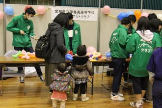 画像　津島東高等学校インターアクトクラブのブース風景