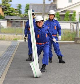 画像　ホース延長の様子