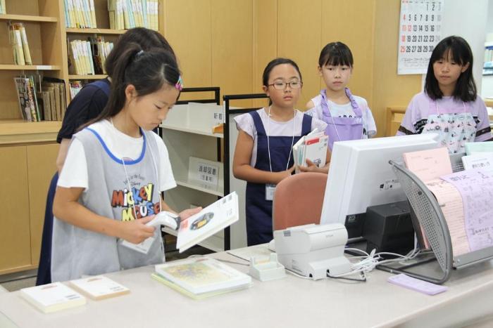 画像　一日図書館員1